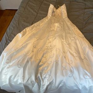 Brand new never used wedding dress